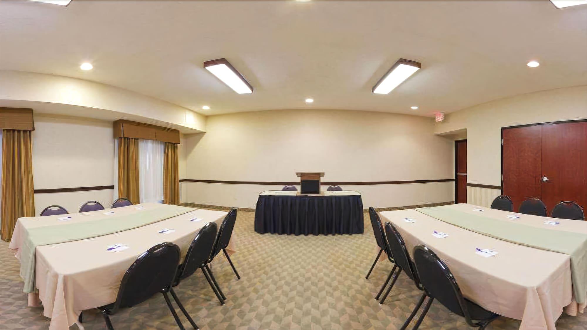 Spark By Hilton Lansing Zewnętrze zdjęcie