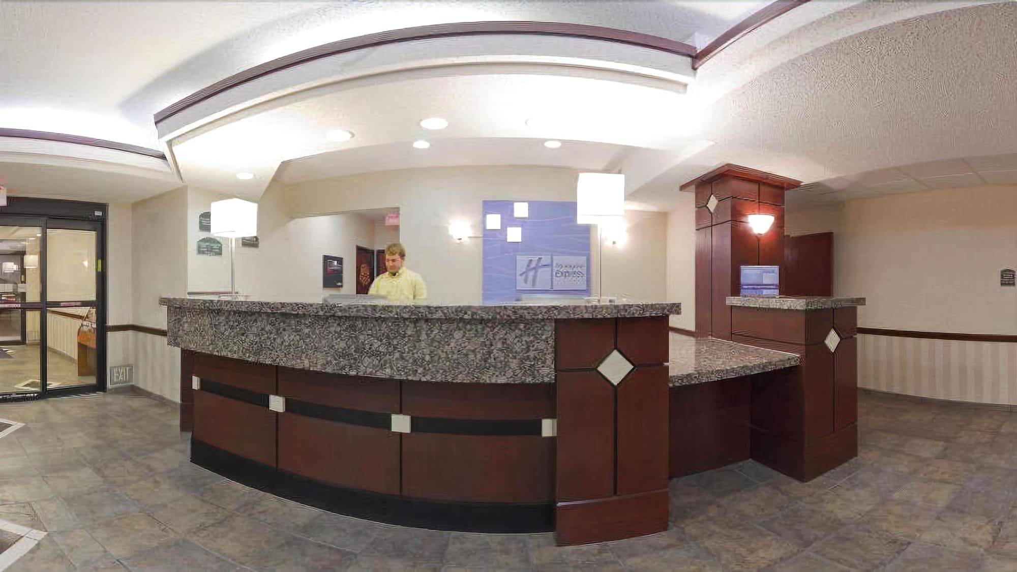 Spark By Hilton Lansing Zewnętrze zdjęcie